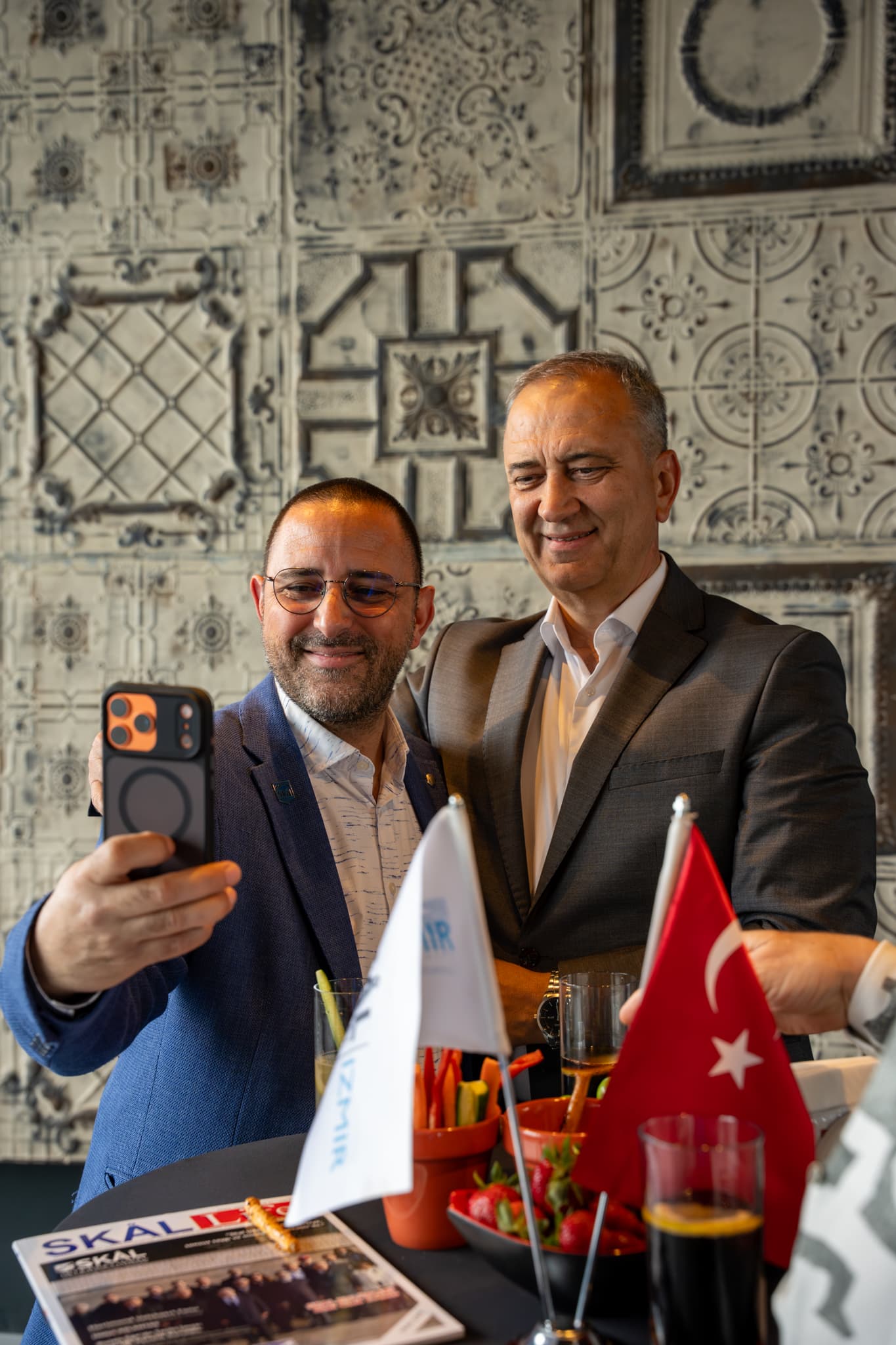 Skål İzmir — prodüksiyon